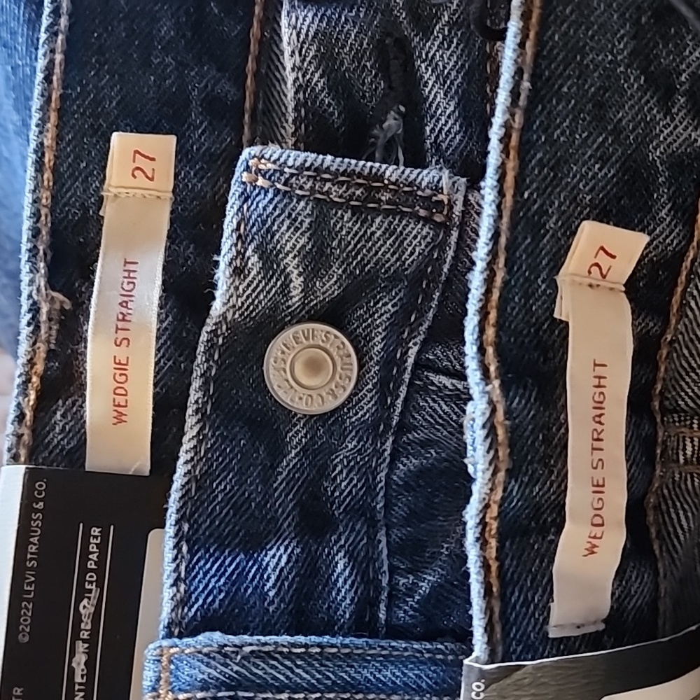 NWT! Levi's THE WEDGIE STRAIGHT  Indigo destructed vintage inspired denim - Picture 15 of 16